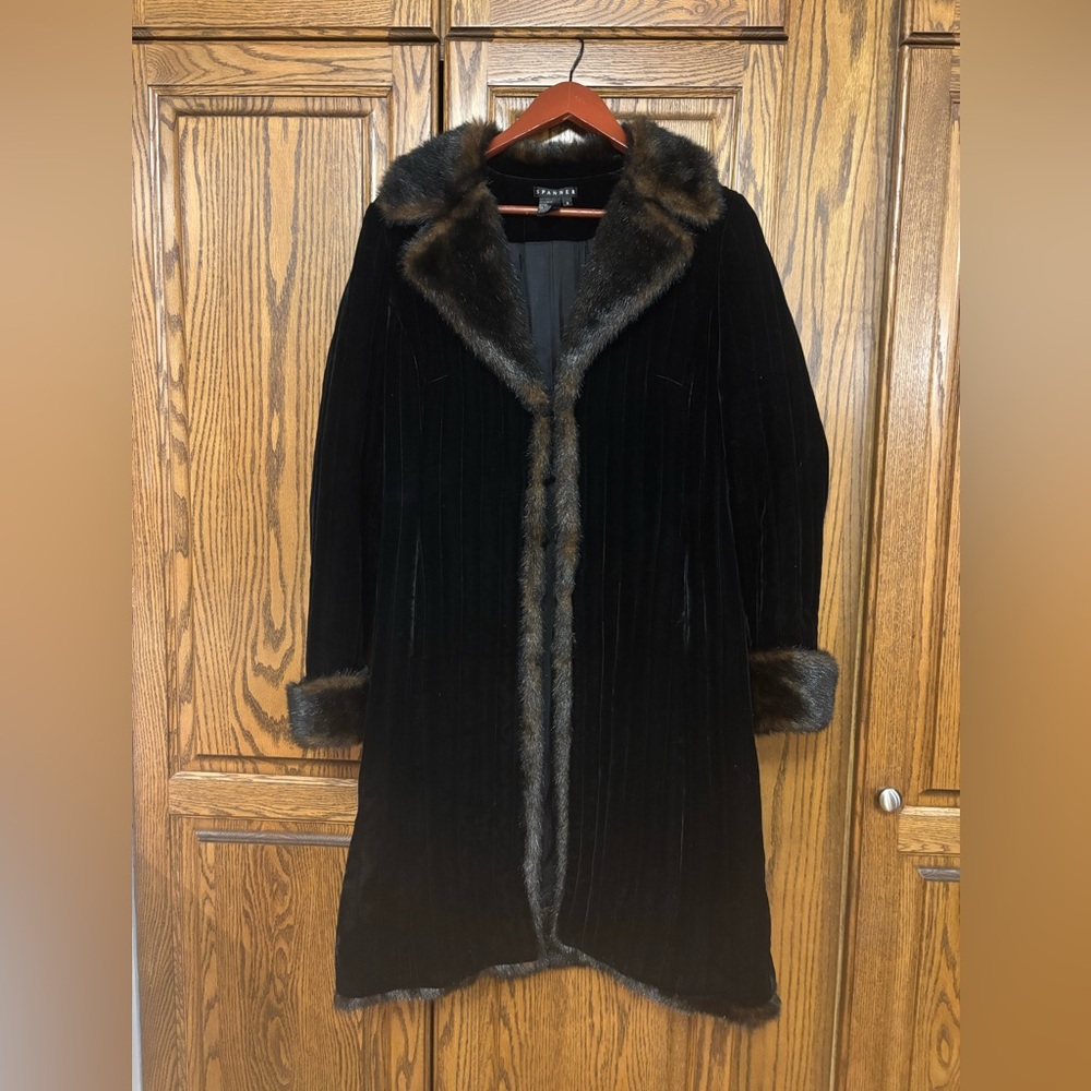 SPANNER Black Coat with Faux Fur Collar